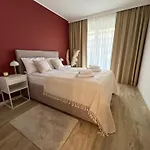Апартаменты Marina Bay &