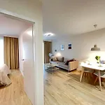 Marina Bay & Apartment